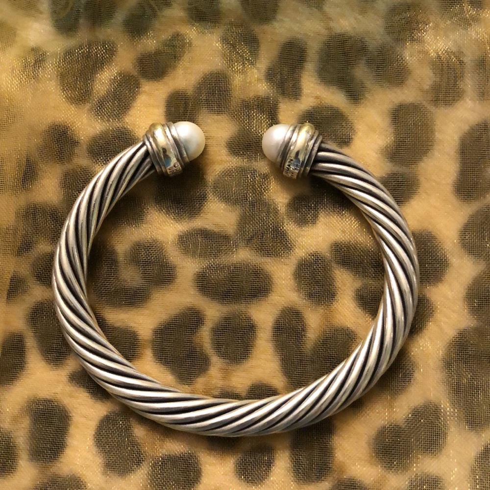 Beautiful 7 mm David Yurman Pearl cuff bracelet